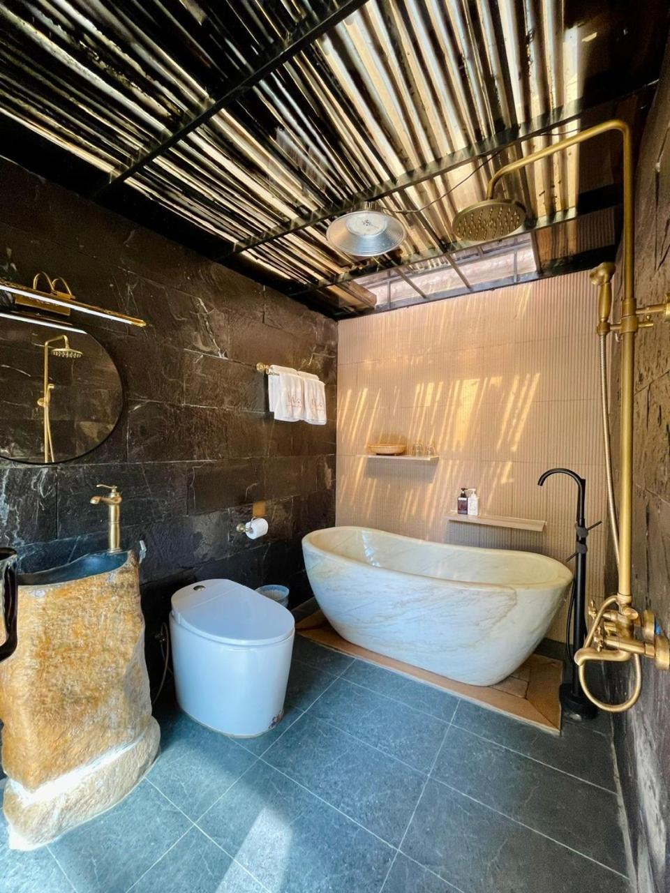 La Garden Homestay Long Xuyên エクステリア 写真